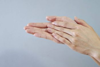 Envelhecimento das mãos: Como prevenir e tratar esse problema.