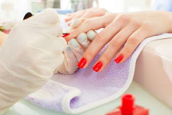 Vai fazer as unhas? 7 cuidados para ter na manicure